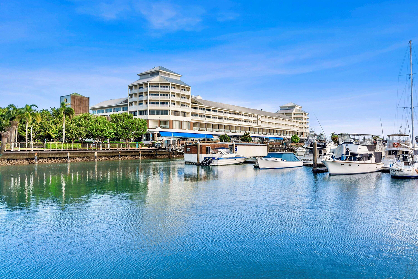 Cairns: Shangri La
