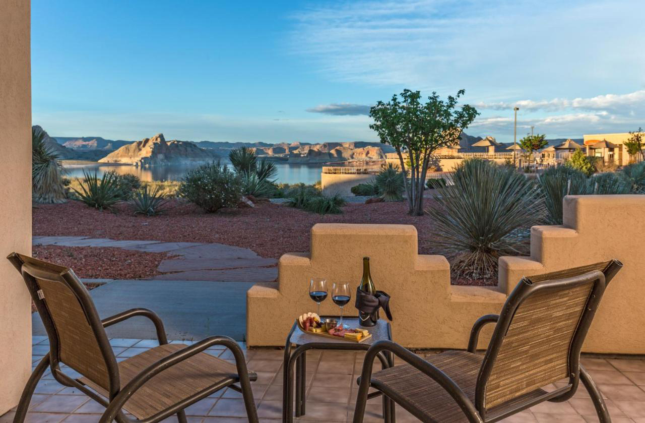 Page: Lake Powell Resort