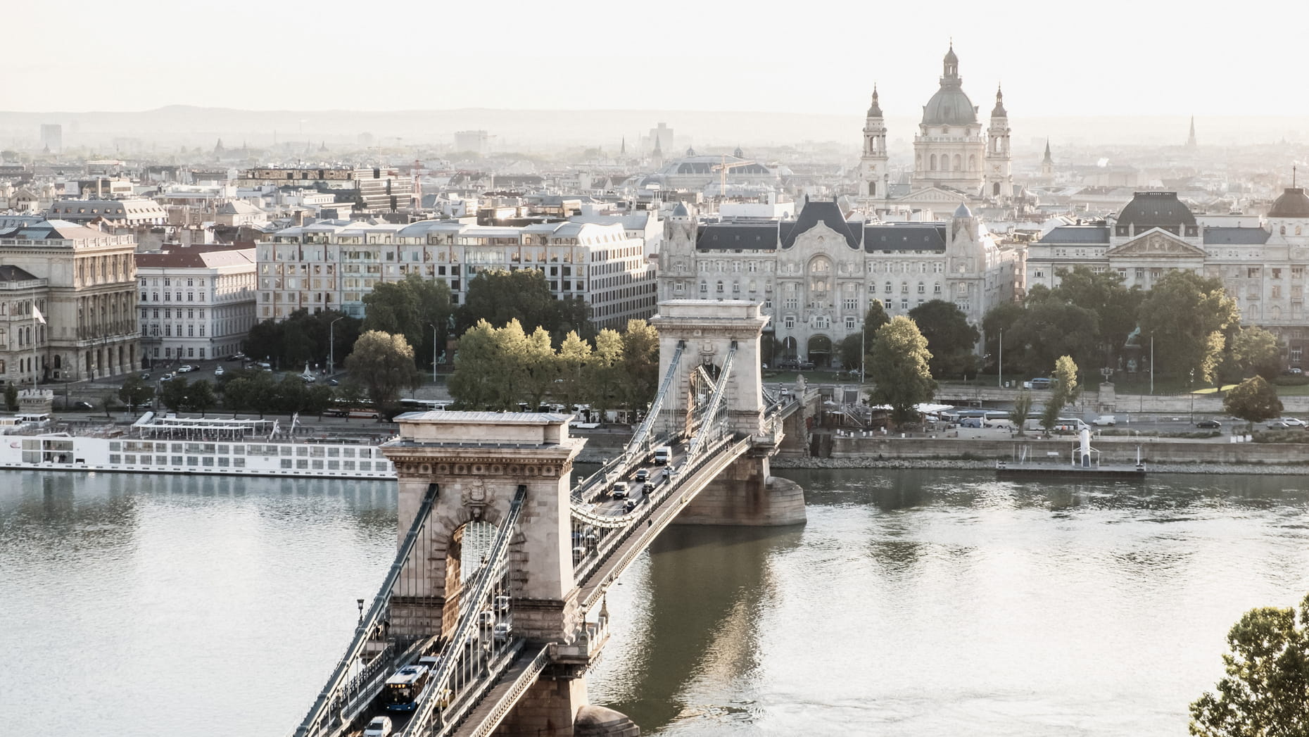 Budapest: Four Seasons